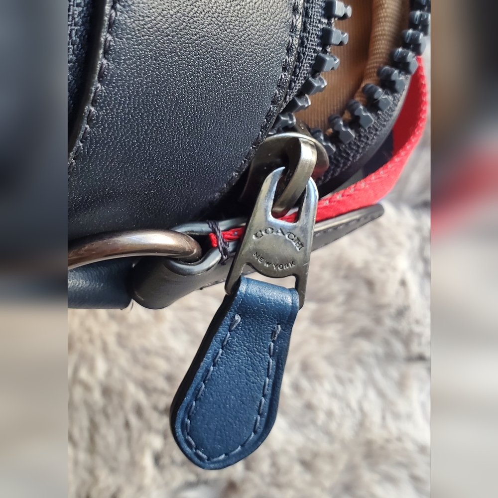 COACH Graham Crossbody Bag - Picture 14 of 14